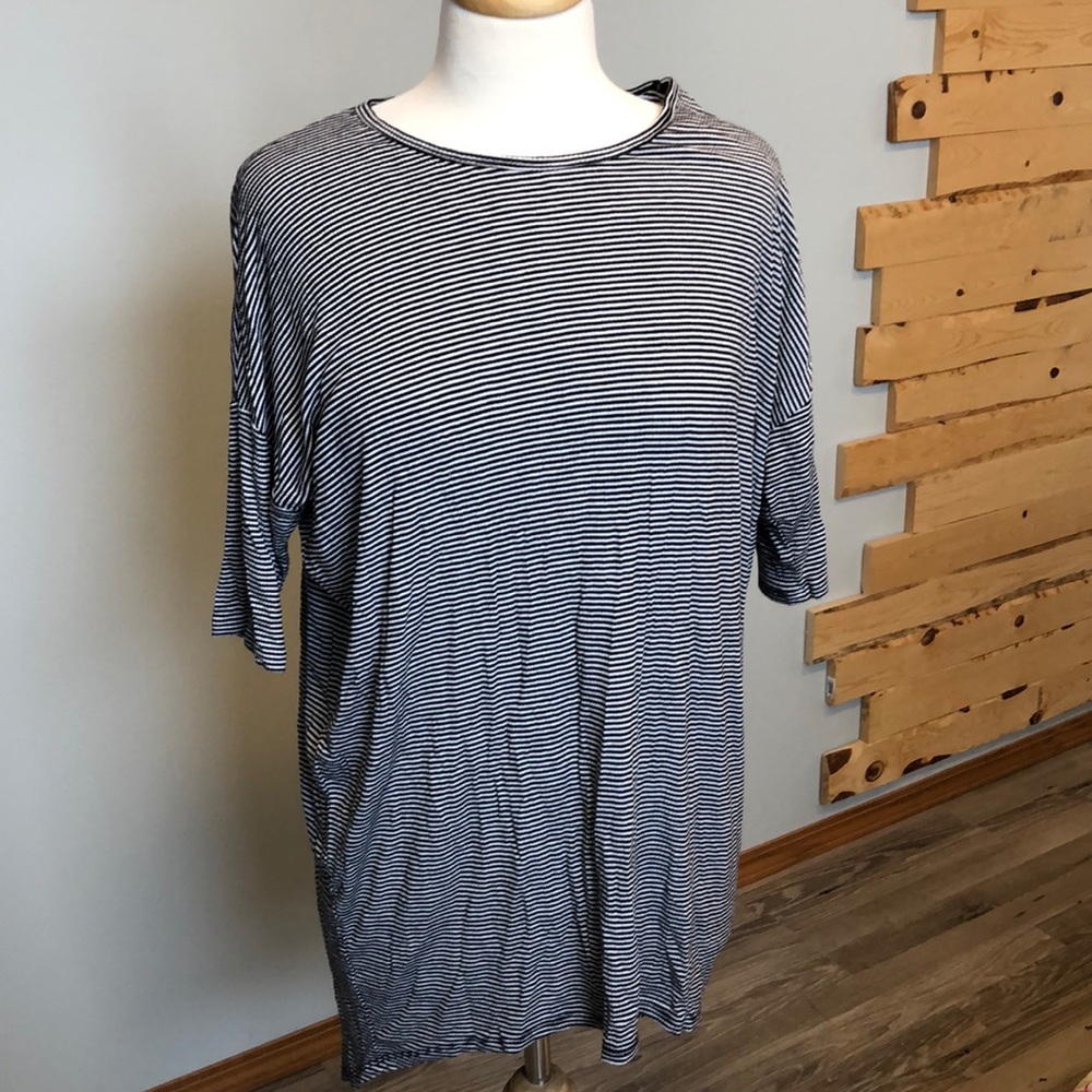 Women’s lularoe Irma Tunic